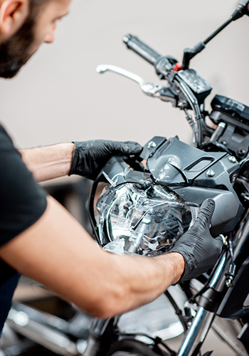 Motors Customs - Carrossier auto et moto à Loos-en-Gohelle : Rénovation, Changement pare-brise et Vente de pièces